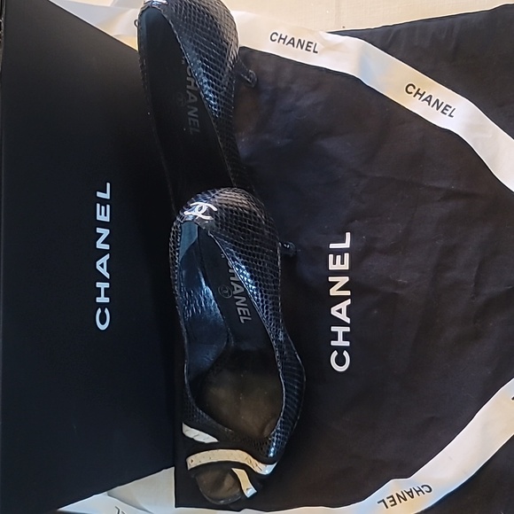 Authentic Chanel Heels. Shoes come with the Chanel box, dust bag, and ribbon. - Picture 7 of 7